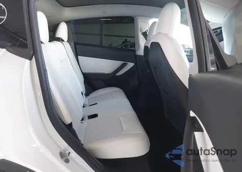 2022 Tesla Model Y Performance Dual Motor All-Wheel Drive z USA, uszkodzony, nr VIN 7SAYGDEF5NF410193